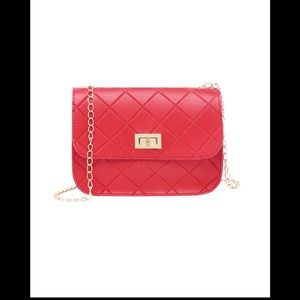 Diamond Pattern Chain Bag